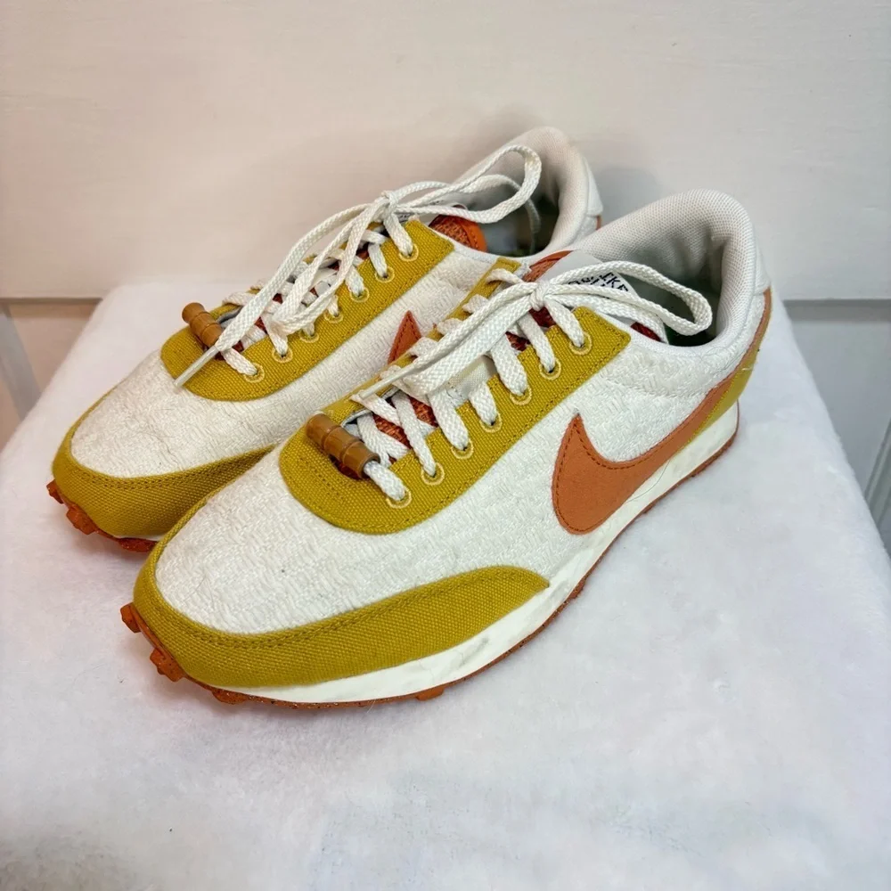 Women’s Nike Daybreak SE 'Sun Club - White Sand Gold'